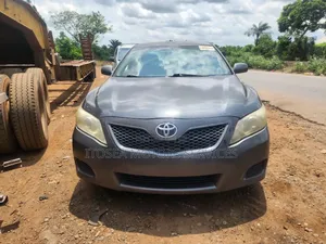 Toyota Camry LE 4dr Sedan (2.5L 4cyl 6AM) 2010 Gray