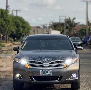 Toyota Venza V6 AWD 2011 Gray