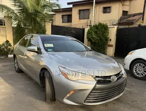 Toyota Camry SE w/Special Edition Pkg (2.5L 4cyl 6A) 2016 Silver