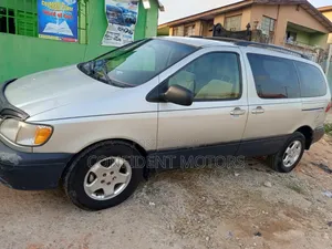 Toyota Sienna 2001 Silver