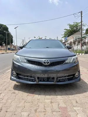 Toyota Camry SE 4dr Sedan (2.5L 4cyl 6A) 2013 Gray