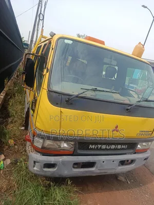 Mitsubishi Canter 2000 Yellow
