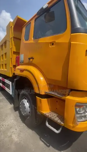 Slightly Used Howo Tipper Truck 10 Tyres
