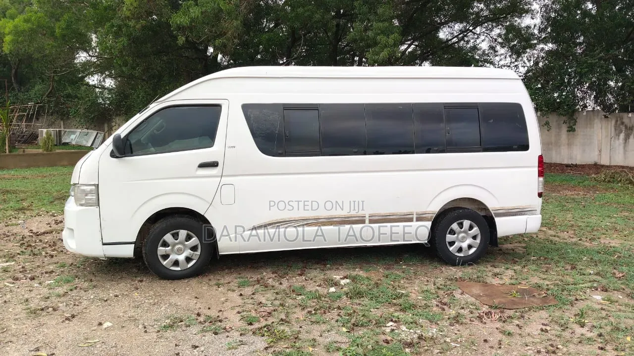 Toyota HiAce 2013 White