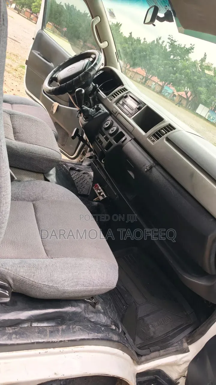 Toyota HiAce 2013 White
