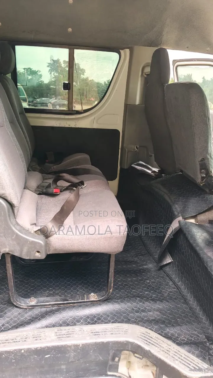 Toyota HiAce 2013 White