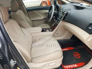 Toyota Venza V6 AWD 2010 Gray