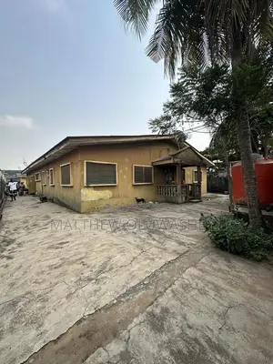 20bdrm Block of Flats in Gowon Estate Ipaja for sale