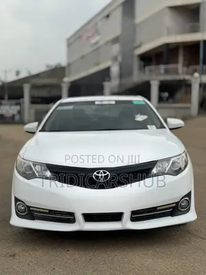 Toyota Camry SE 4dr Sedan (2.5L 4cyl 6A) 2013 White