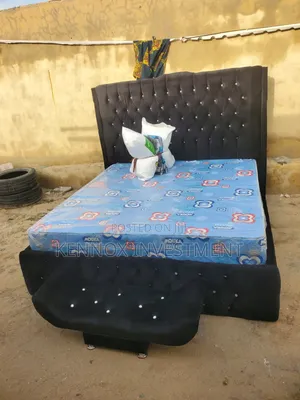 High Quality 6 X 6 Bedframe With an Ottoman
