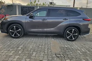 Toyota Highlander XSE 2021 Gray