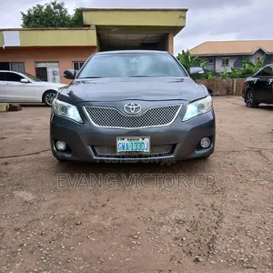 Toyota Camry LE 4dr Sedan (2.5L 4cyl 6A) 2011 Gray