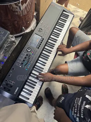 Yamaha Modx M8 Keyboard (Music Synthesizer)