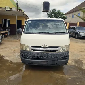 Toyota HiAce 2006 White