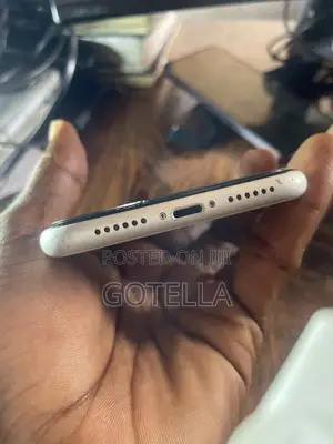 Apple iPhone XR 64 GB White