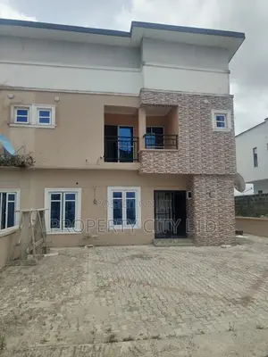 3bdrm Duplex in Rose Gardens Estate, Lakowe for rent