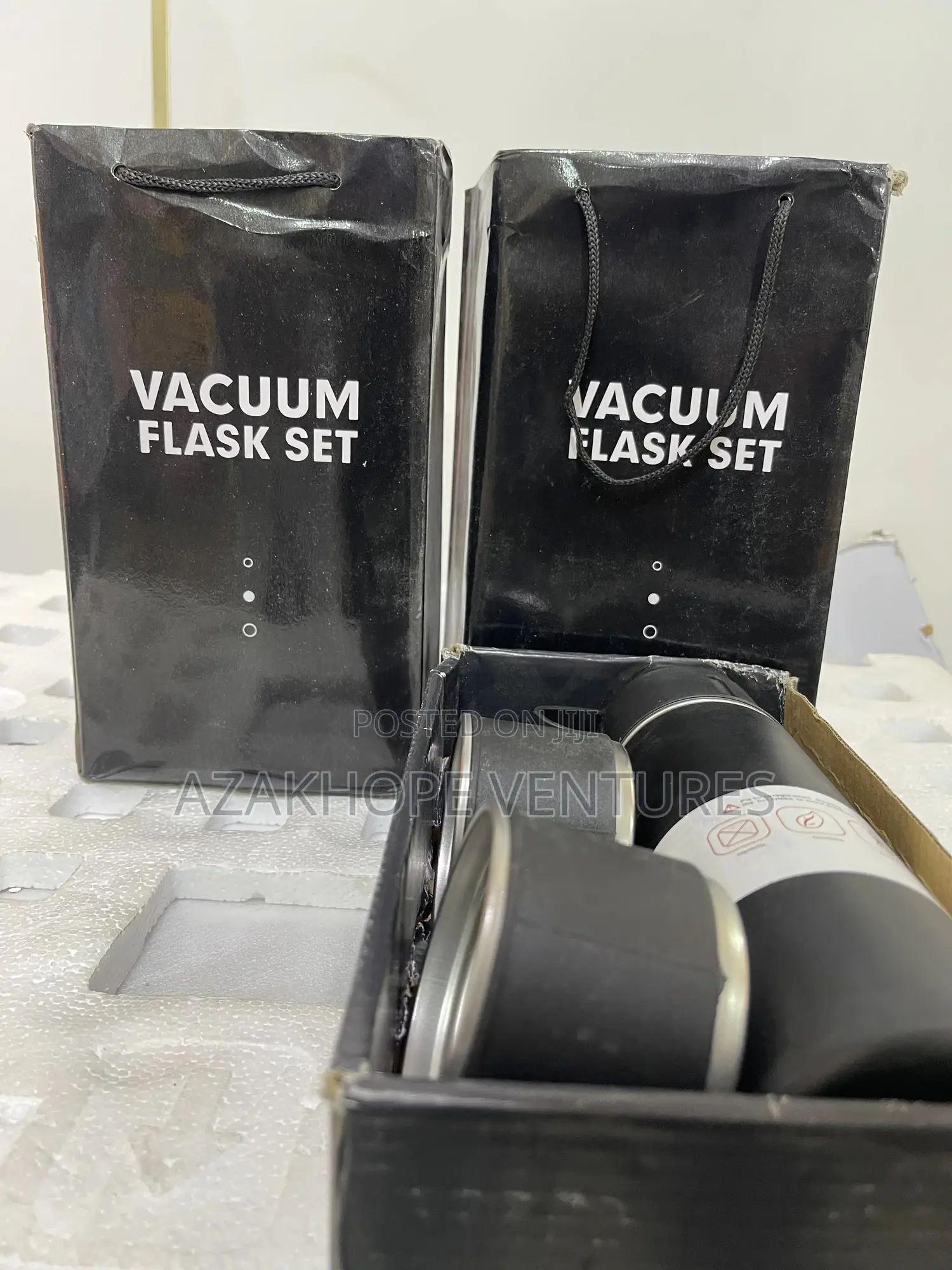 Stainless Steel Vacuum Flask Set With Two Cups.