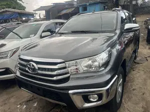 Toyota Hilux 2021 Gray