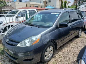 Toyota Sienna 2009 Gray