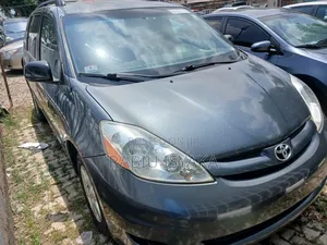 Toyota Sienna 2009 Gray