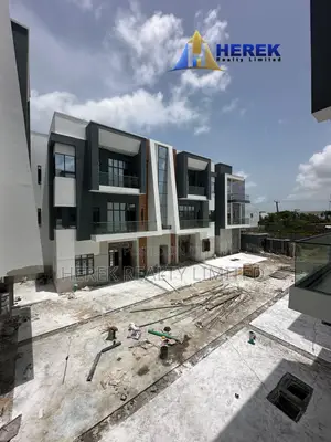 3bdrm Apartment in Ogombo for sale