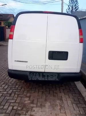 Chevrolet 3500 2010 White