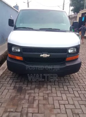 Chevrolet 3500 2010 White