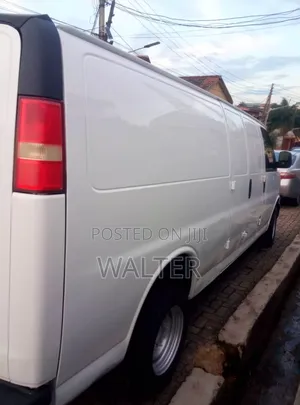 Chevrolet 3500 2010 White
