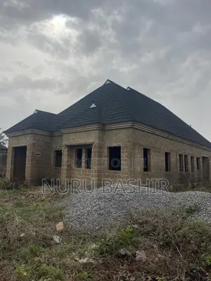 4bdrm Bungalow in Bola Estate Idi-Ahun for sale
