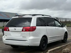 Toyota Sienna LE 2008 White