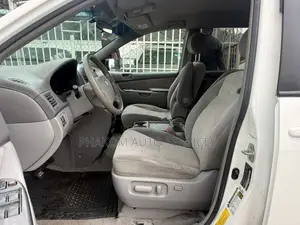 Toyota Sienna LE 2008 White