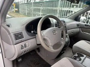 Toyota Sienna LE 2008 White