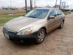 Honda Accord 2005 Gold