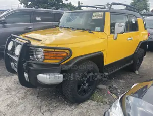 Toyota FJ Cruiser Base 4x2 2007 Yellow