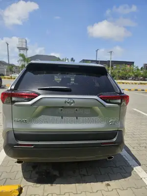 Toyota RAV4 XLE AWD 2024 Gray