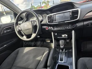 Honda Accord EX 4dr Sedan FWD (2.4L 4cyl 2A) 2017 Silver