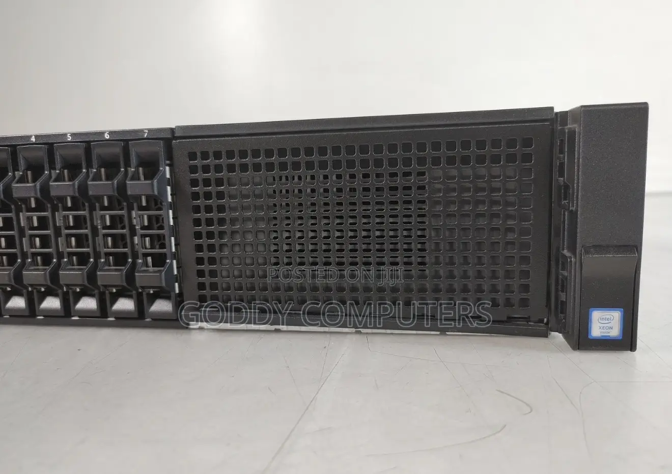 Server Dell PowerEdge R730 32GB Intel Xeon HDD 1T