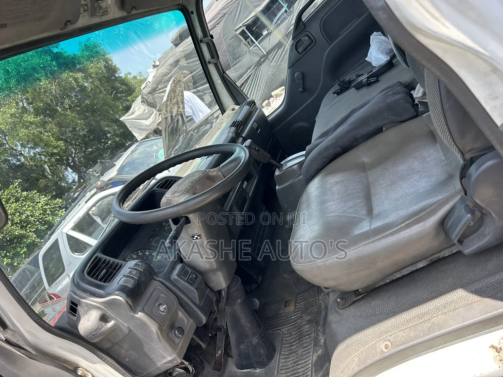Isuzu Std 2815 2001 White