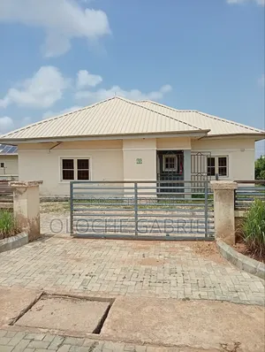 3bdrm Bungalow in Lake Estate Mopol for sale