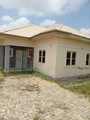 3bdrm Bungalow in Lake Estate Mopol for sale