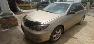 Toyota Camry 2004 Gold