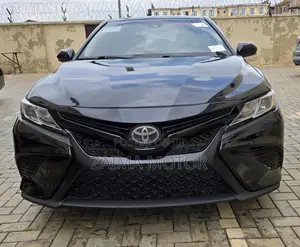 Toyota Camry SE FWD (2.5L 4cyl 8AM) 2018 Black