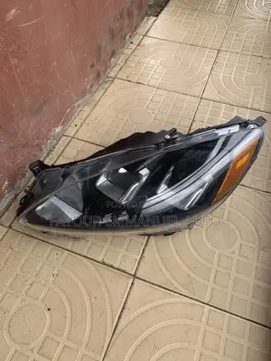 Headlight Ford Escape