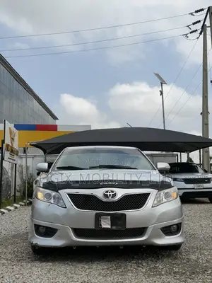 Toyota Camry LE 4dr Sedan (2.5L 4cyl 6AM) 2010 Silver