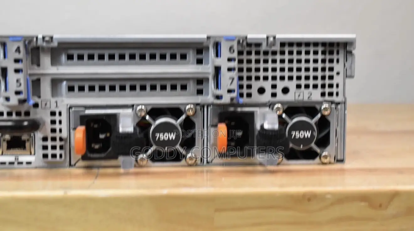 Server Dell PowerEdge R730 32GB Intel Xeon HDD 1T