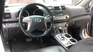 Toyota Highlander SE 2010 White