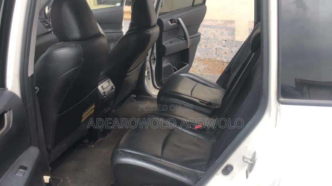 Toyota Highlander SE 2010 White