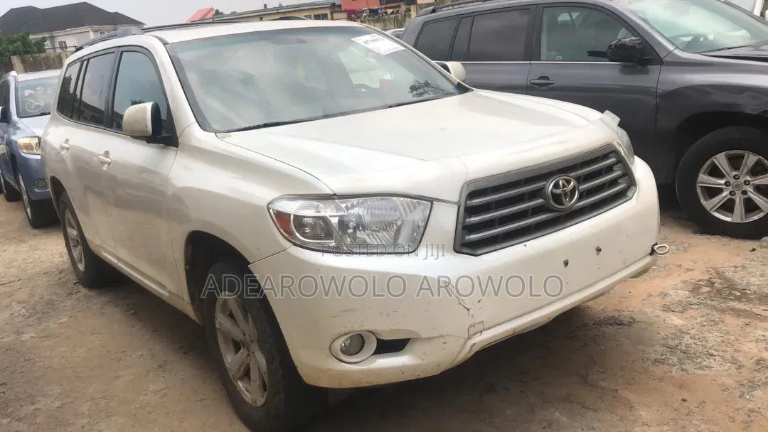 Toyota Highlander SE 2010 White