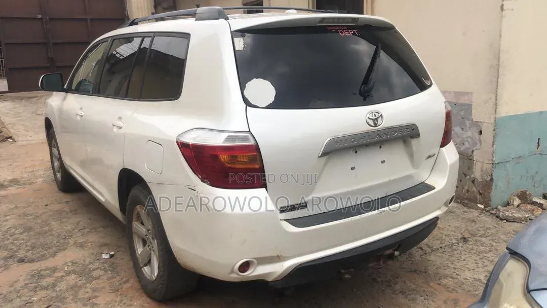 Toyota Highlander SE 2010 White