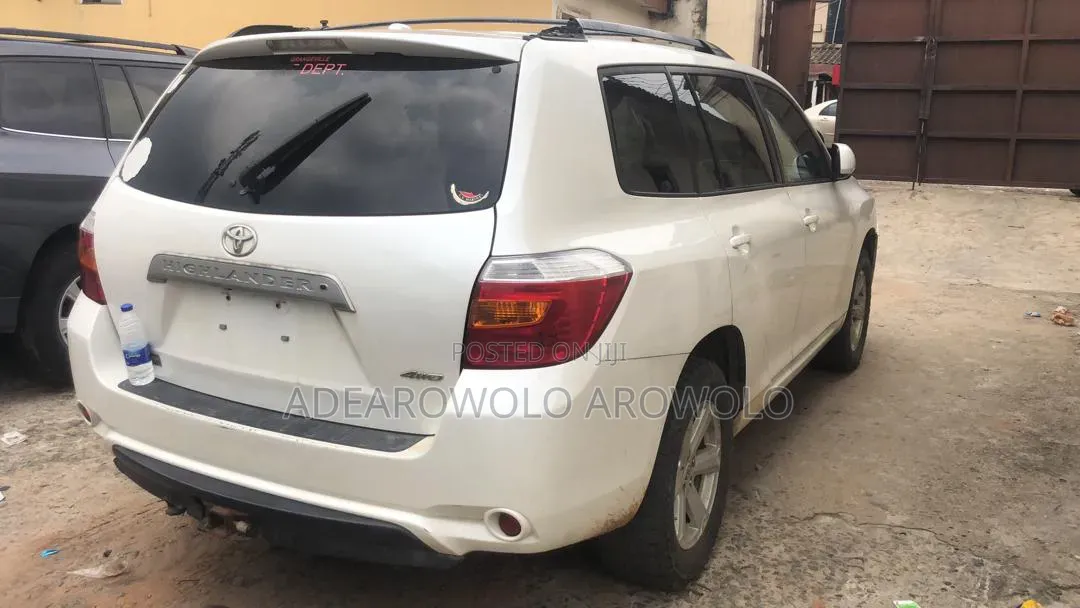 Toyota Highlander SE 2010 White